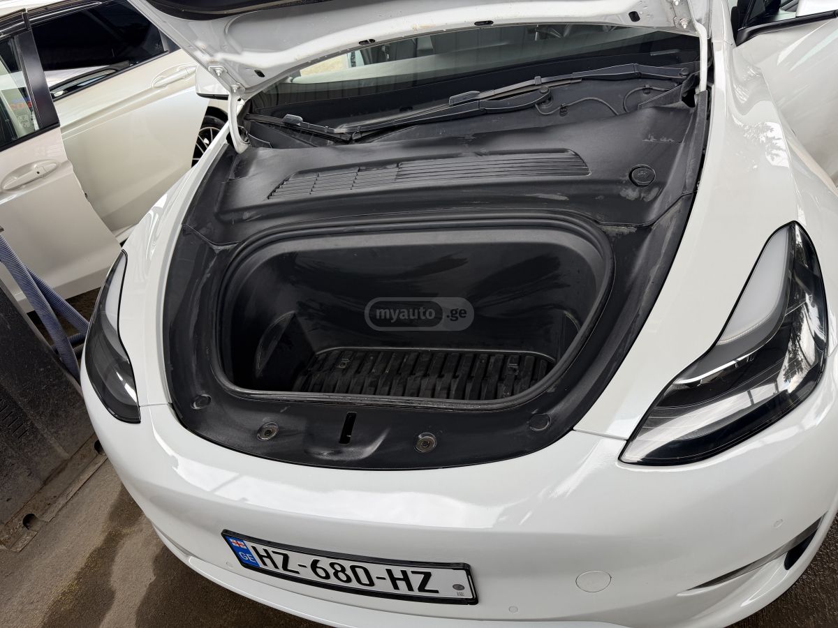 Tesla Model Y - фото 11