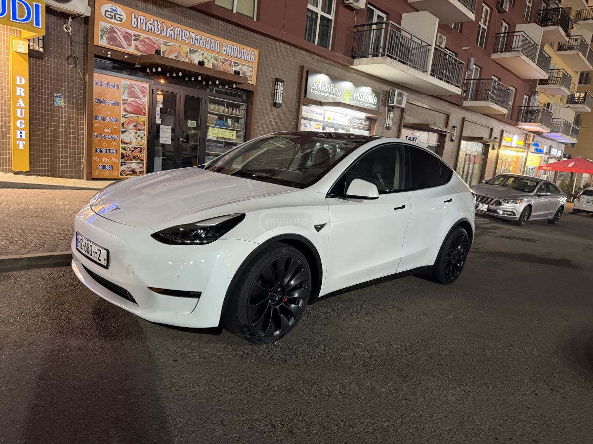 Tesla Model Y - фото 12
