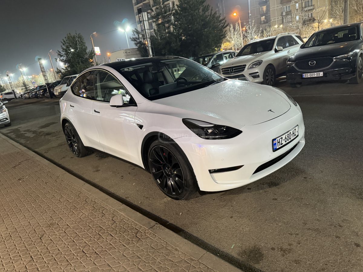 Tesla Model Y - фото 13