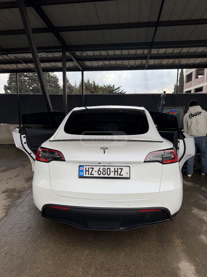 Tesla Model Y - фото 14