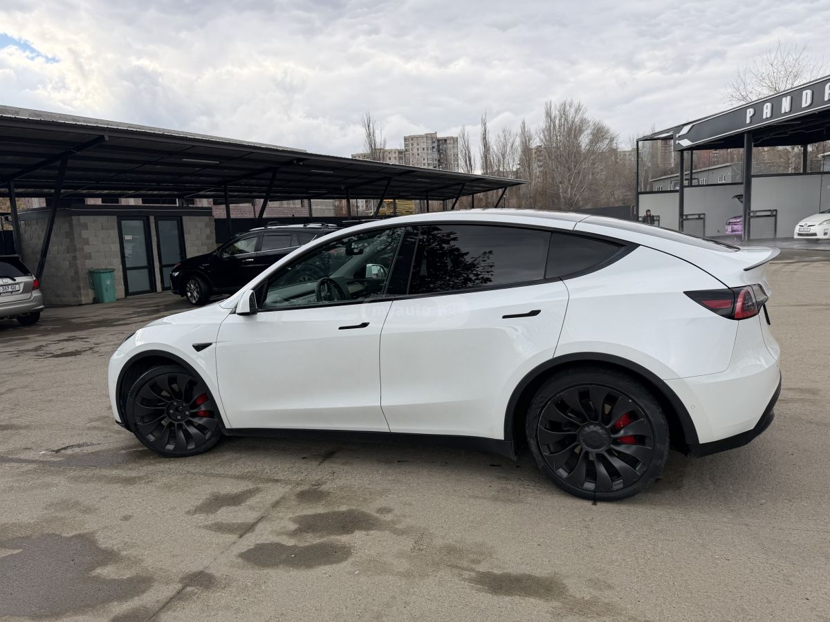 Tesla Model Y - фото 4
