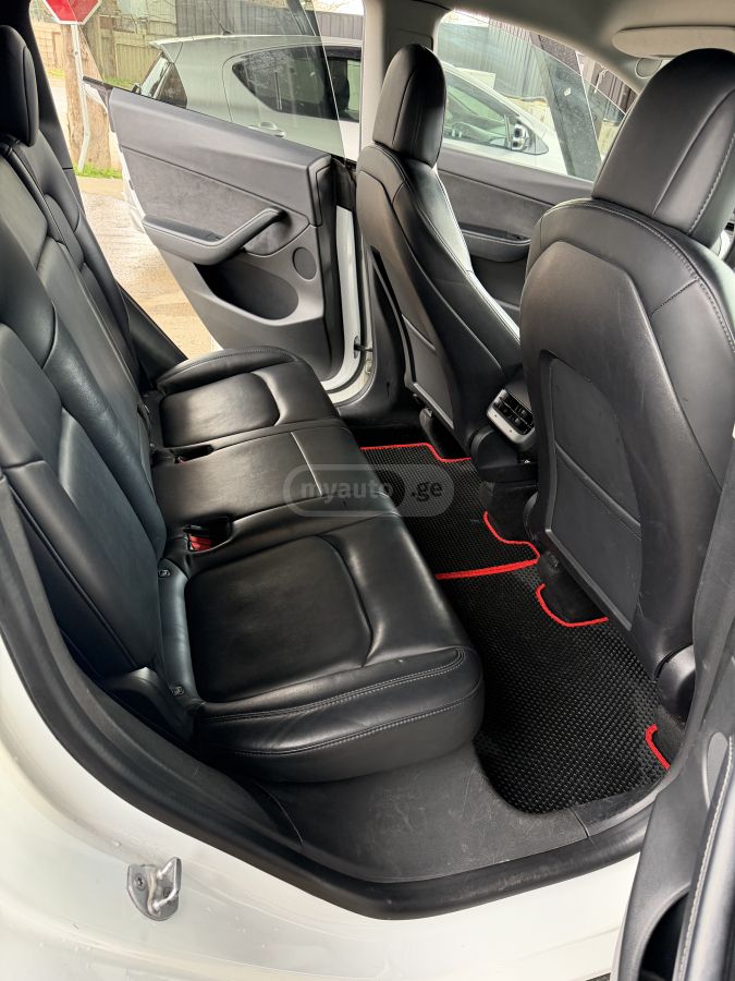 Tesla Model Y - фото 8