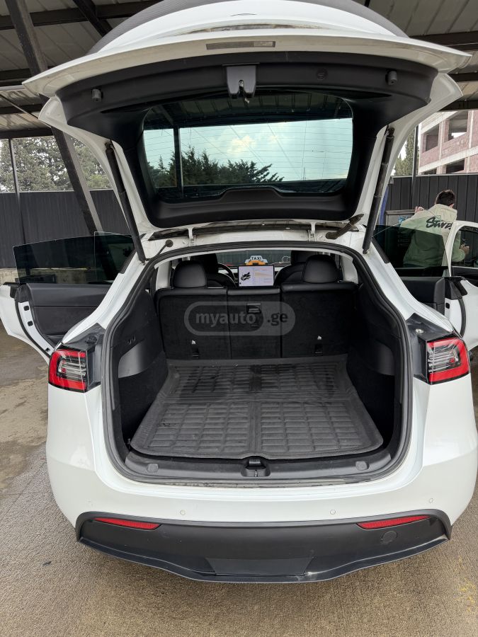 Tesla Model Y - фото 9
