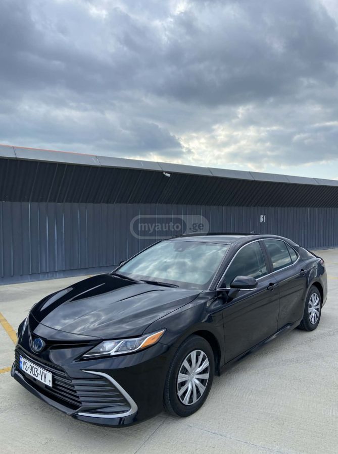 Toyota Camry - фото 1