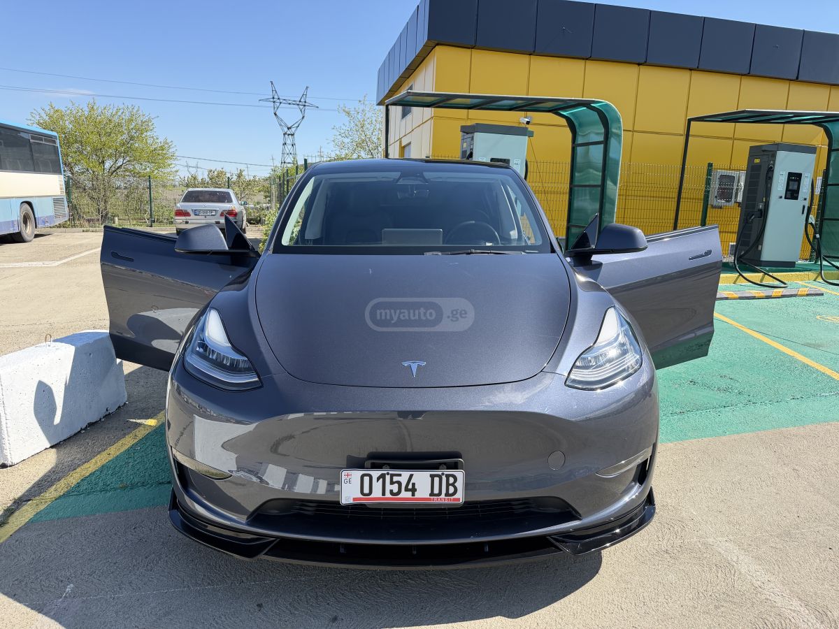 Tesla Model Y - фото 1