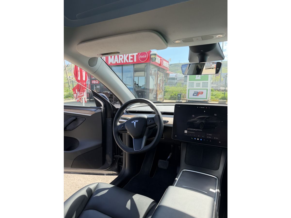 Tesla Model Y - фото 9