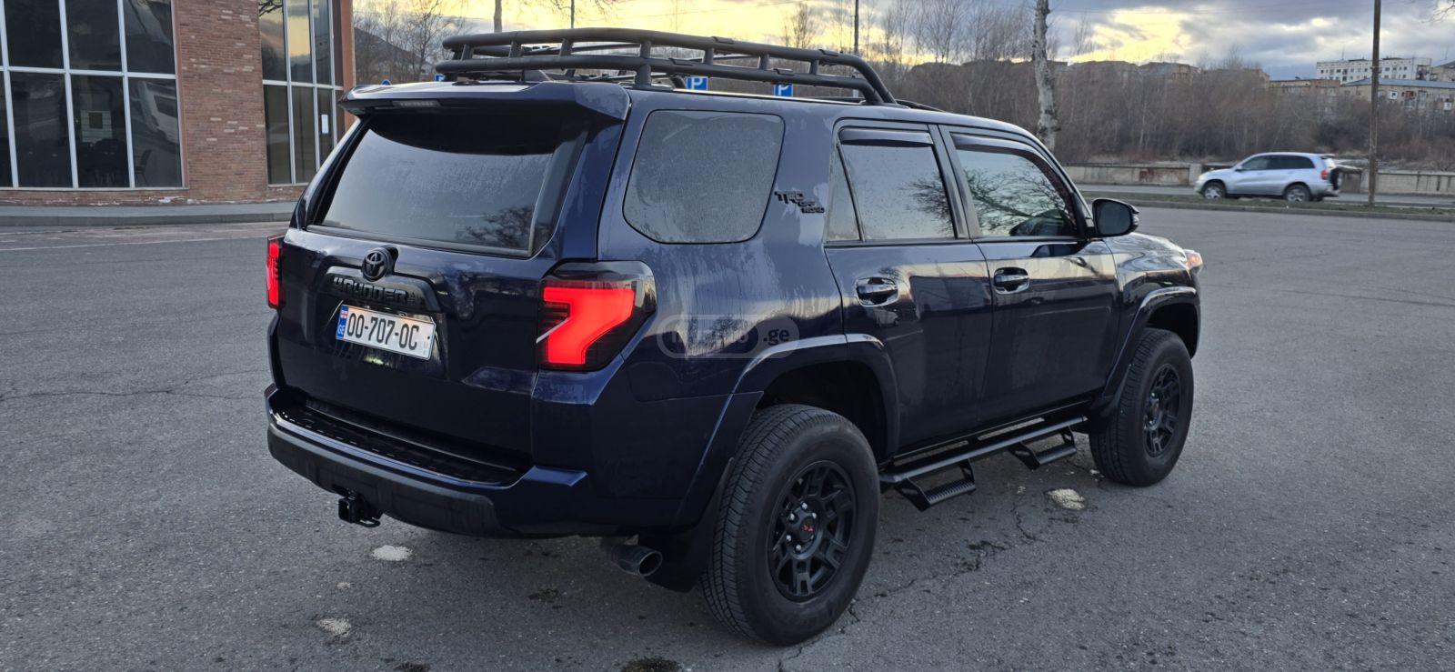 Toyota TRD Off Road Premium 4dr 4x4 A — миниатюра 3