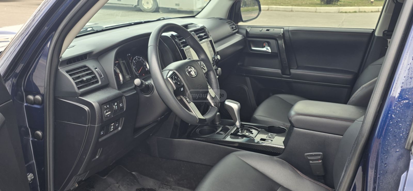 Toyota TRD Off Road Premium 4dr 4x4 A — миниатюра 9