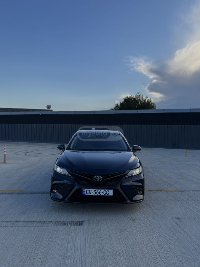 Toyota Camry - фото 2