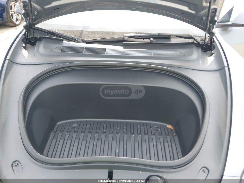 Tesla Model 3 2025 — миниатюра 8