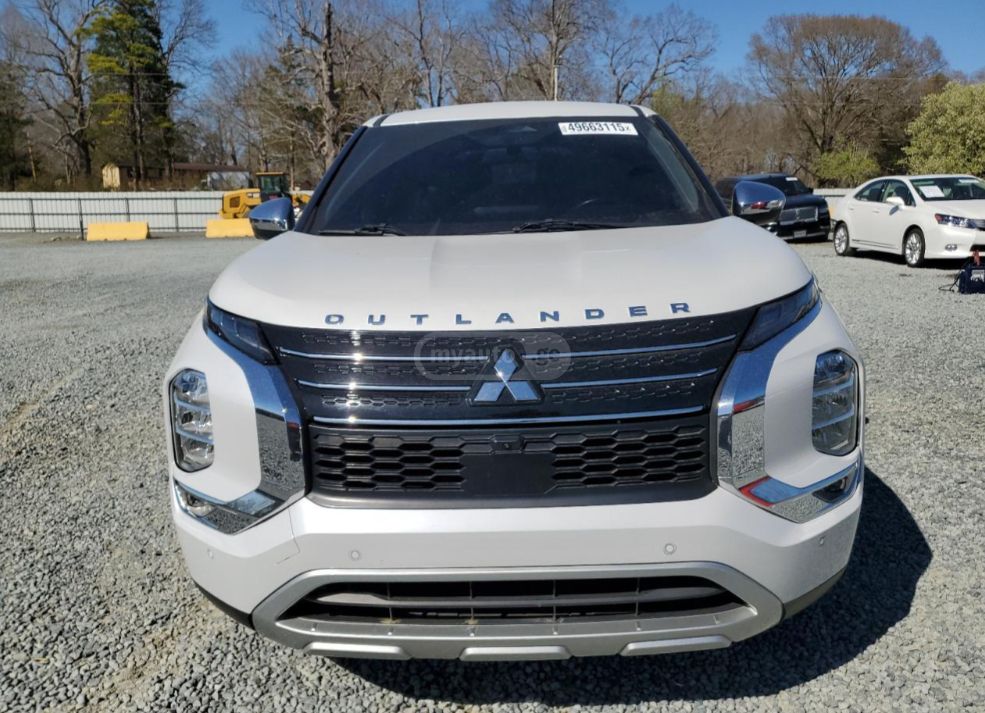 Mitsubishi Outlander - фото 1