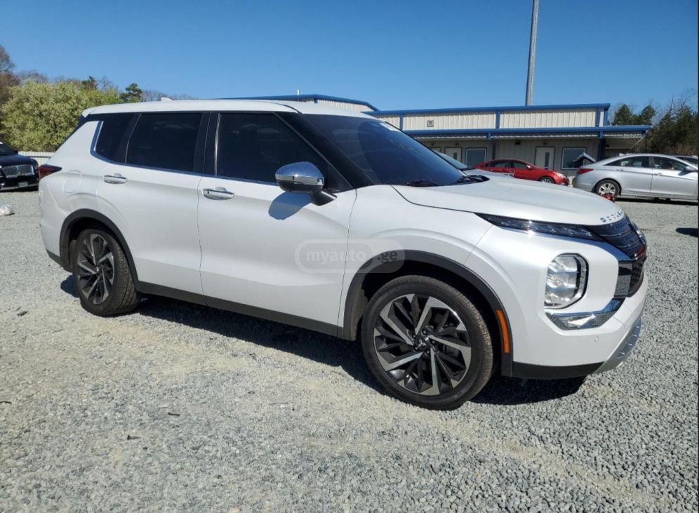 Mitsubishi Outlander - фото 3