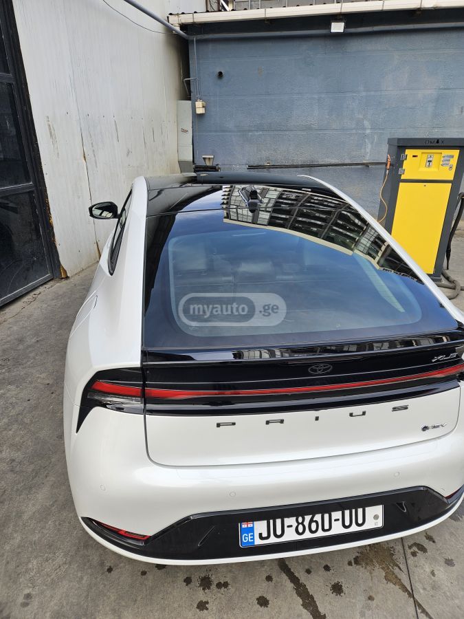 Toyota Prius - фото 1