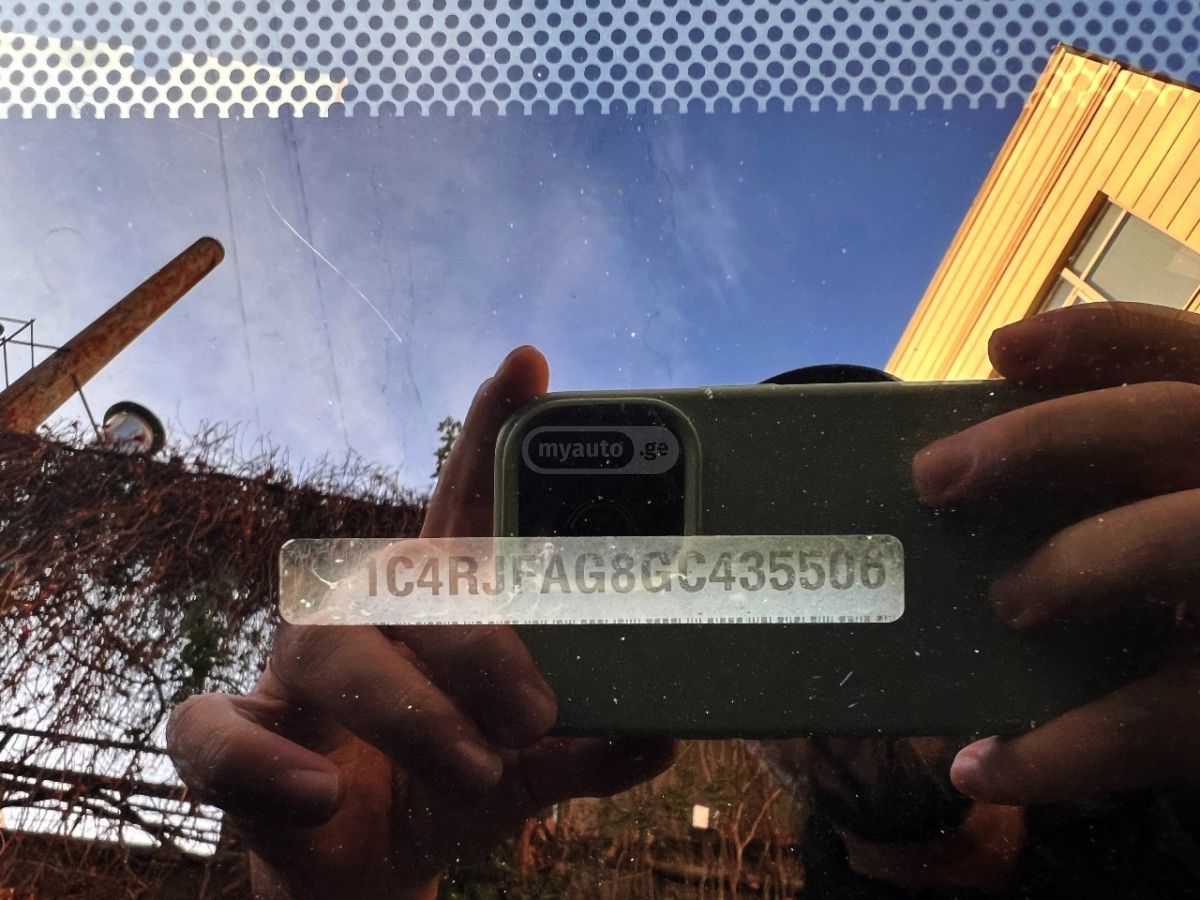 Jeep Grand Cherokee - фото 8