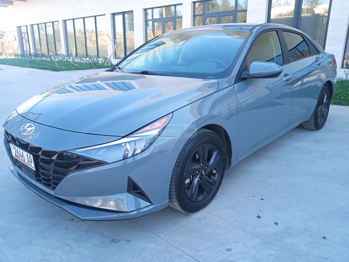 Hyundai Elantra - фото 1