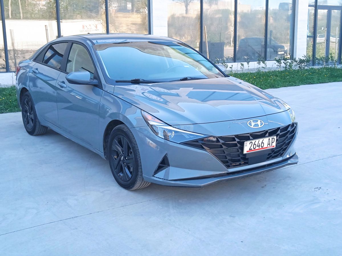 Hyundai Elantra - фото 2