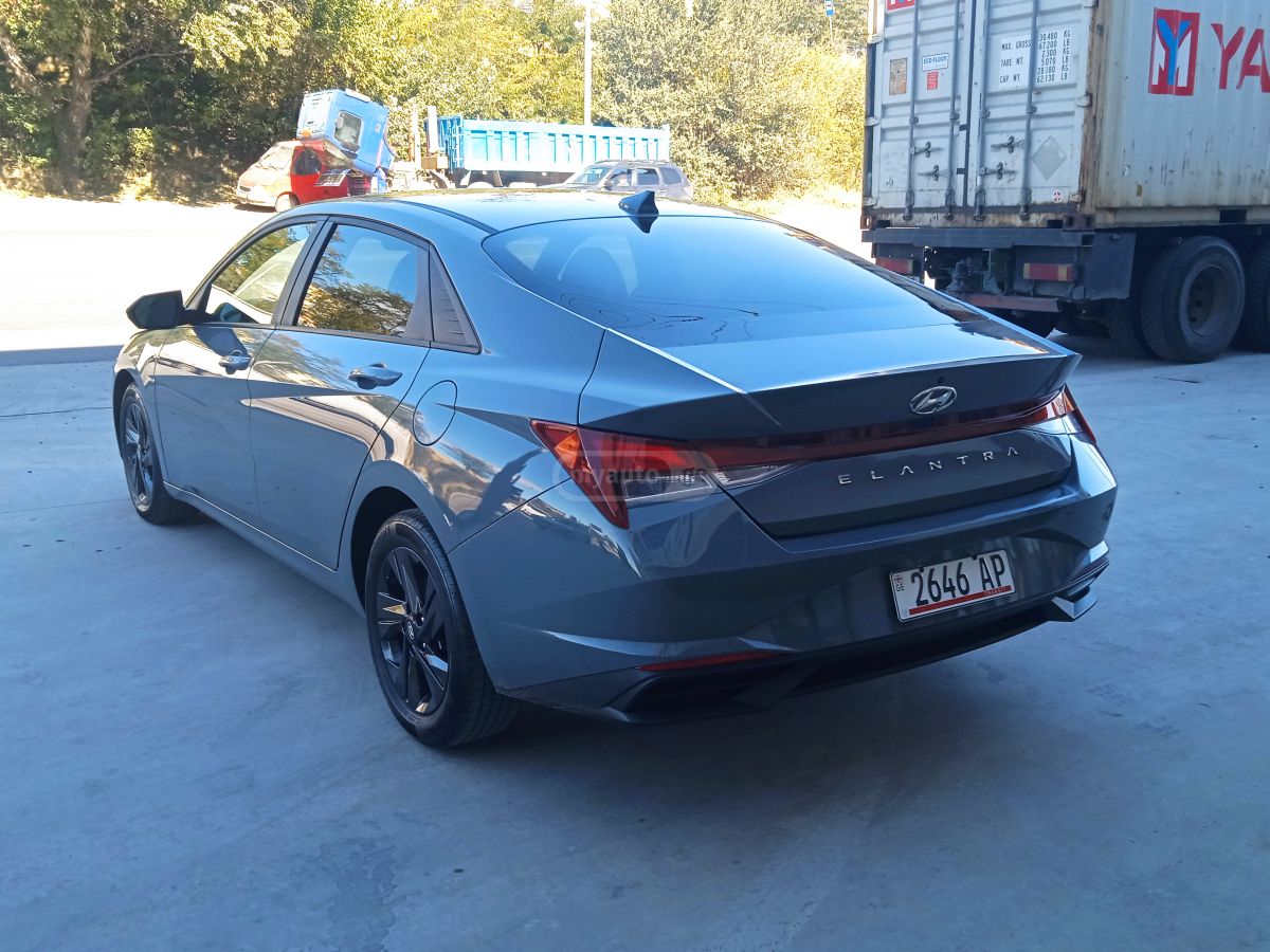 Hyundai Elantra - фото 8