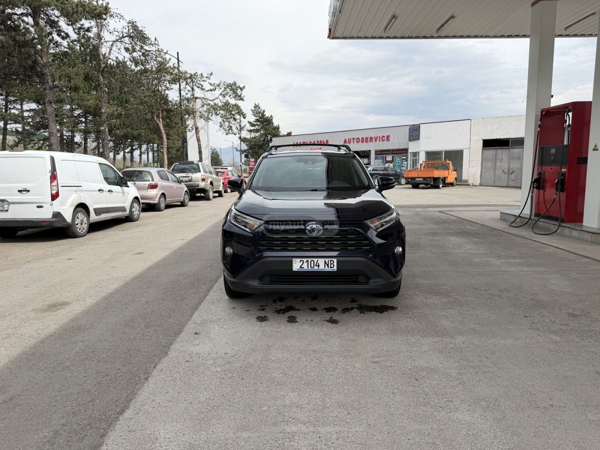 Toyota RAV 4 - фото 1