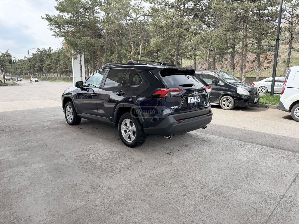 Toyota RAV 4 - фото 2