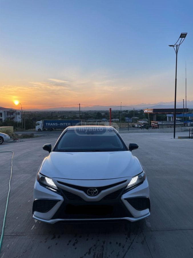 Toyota Camry - фото 2