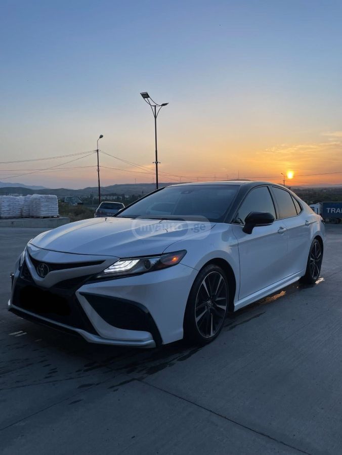Toyota Camry - фото 3