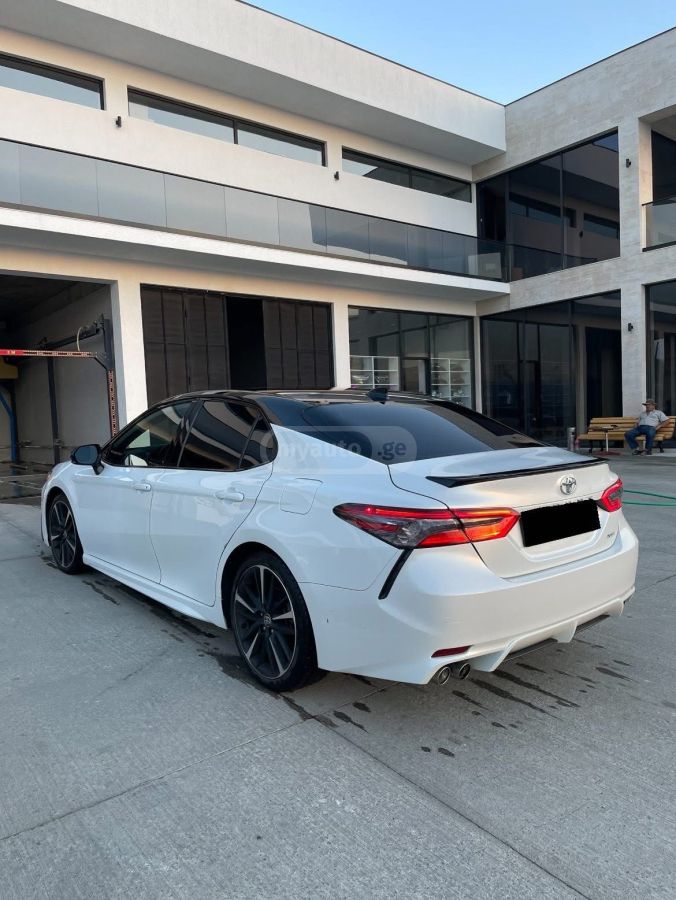 Toyota Camry - фото 4