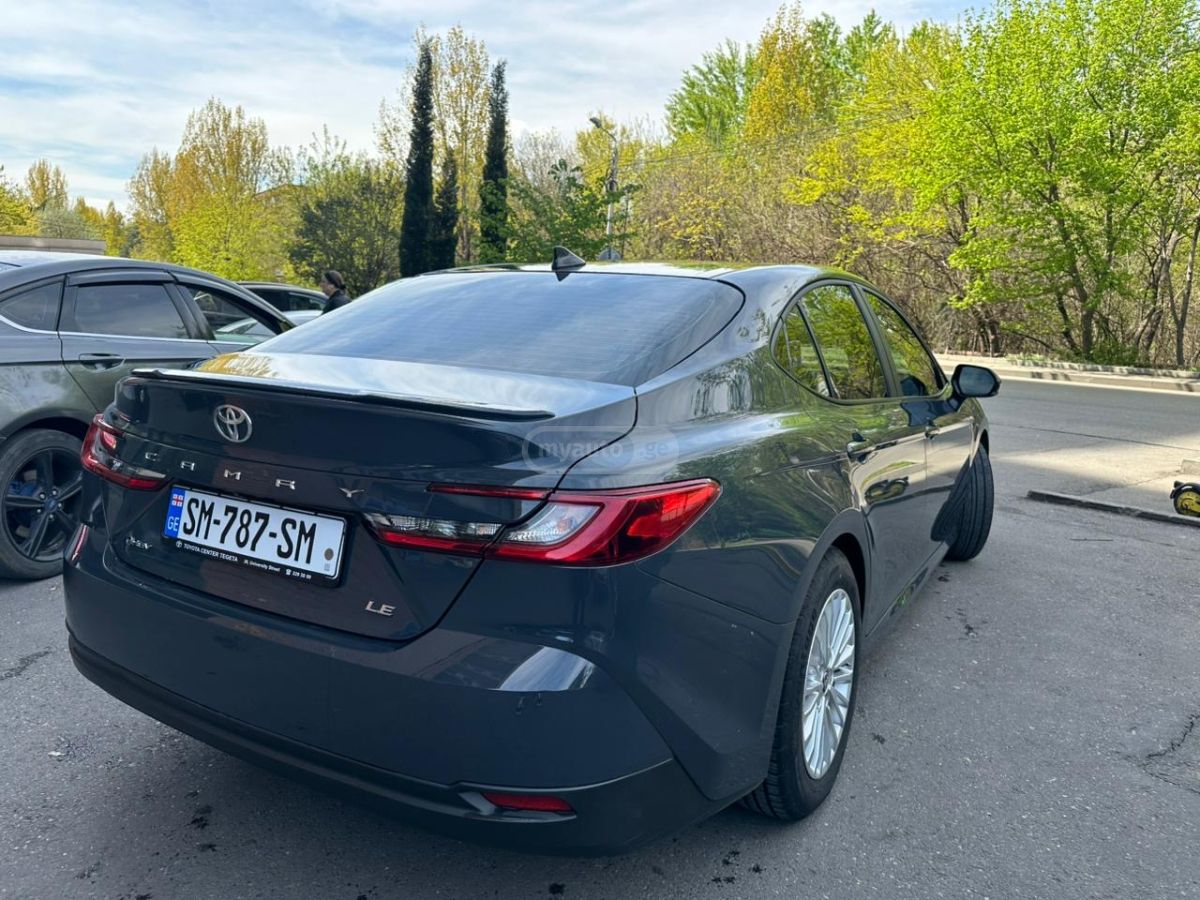 Toyota Camry - фото 3