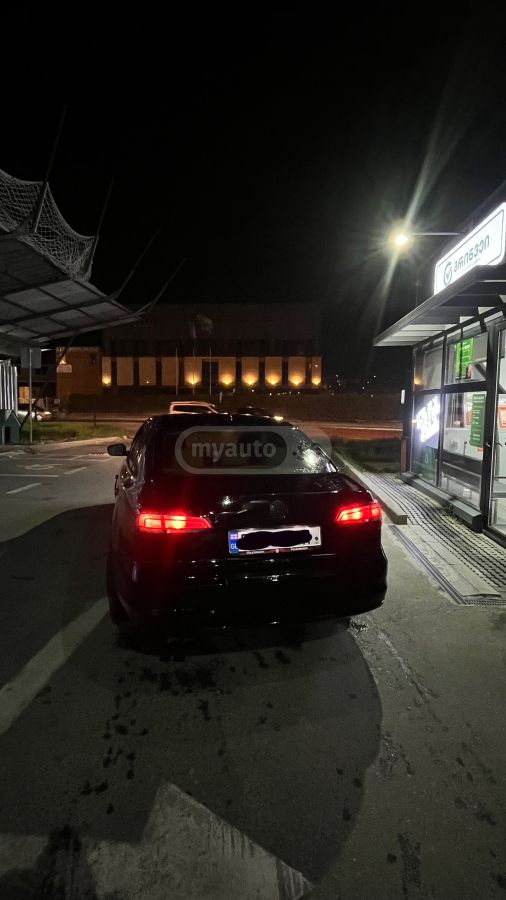 Volkswagen Jetta - фото 2