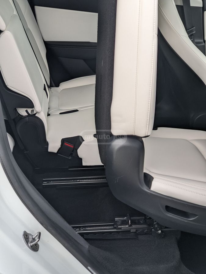 Tesla Model Y - фото 10