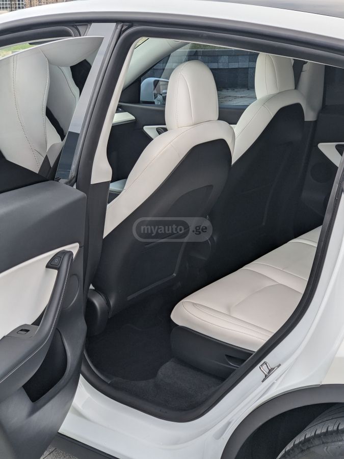 Tesla Model Y - фото 12