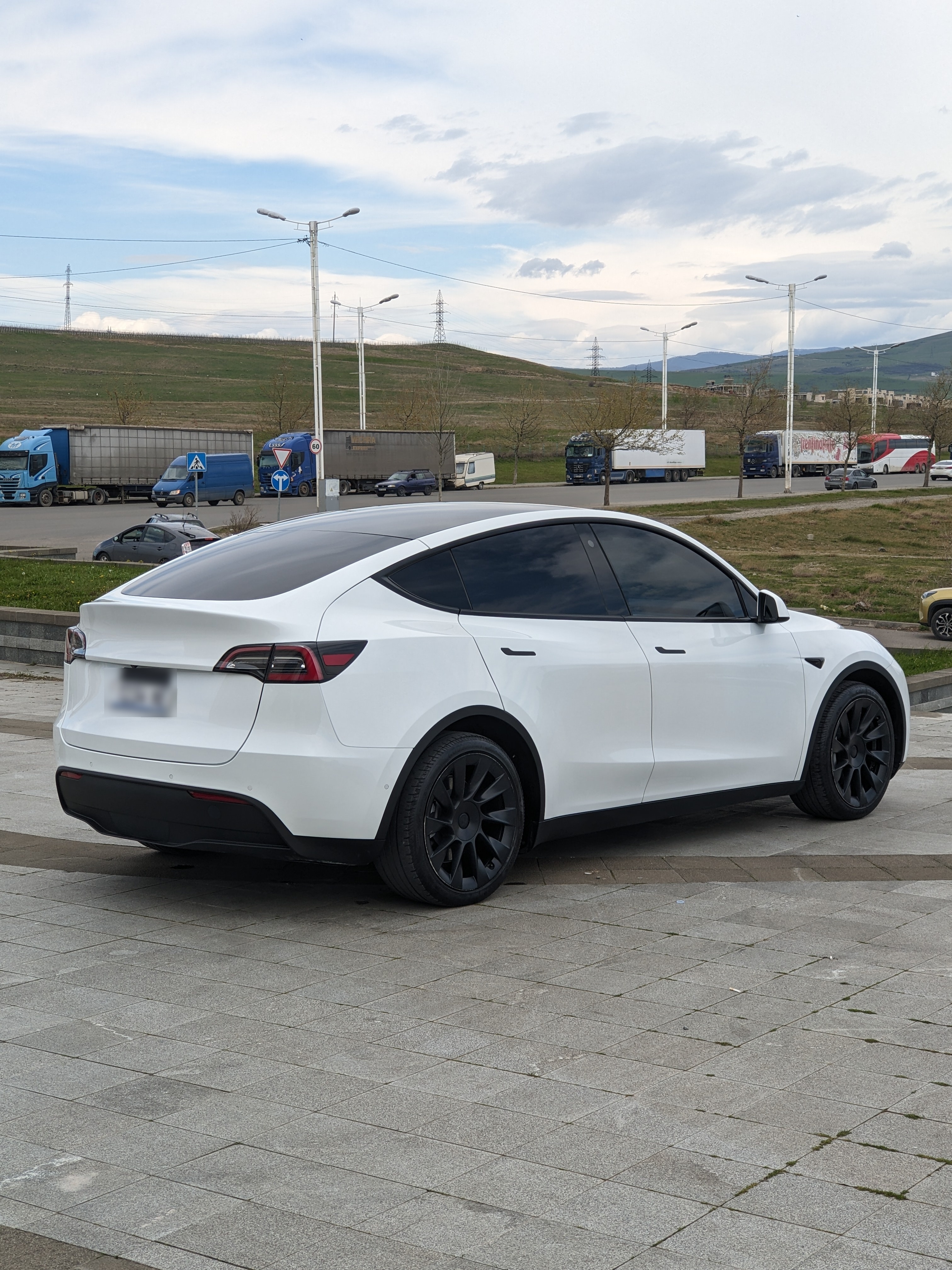 Tesla Model Y - фото 4