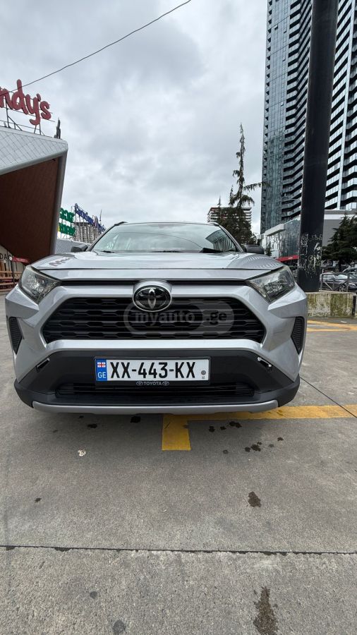 Toyota RAV 4 - фото 1