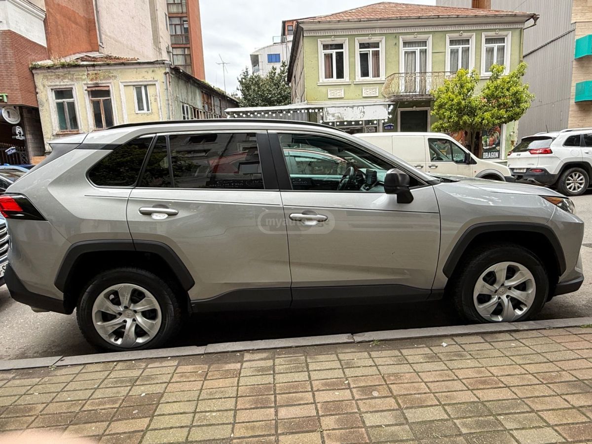Toyota RAV 4 - фото 2