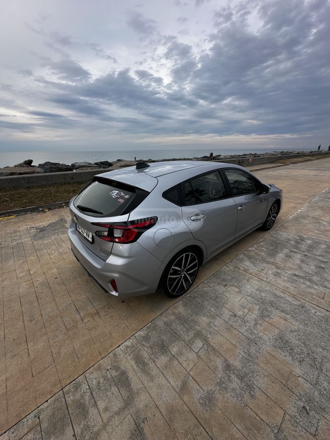 Subaru Base 4dr All-Wheel Drive Hatch — миниатюра 2