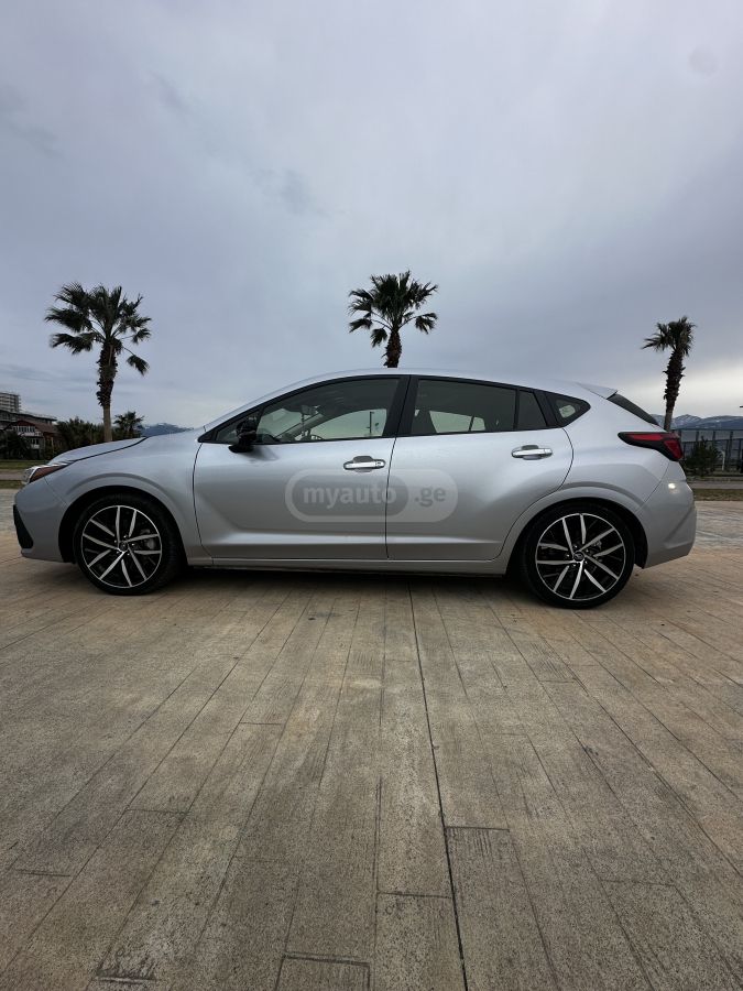 Subaru Base 4dr All-Wheel Drive Hatch — миниатюра 4