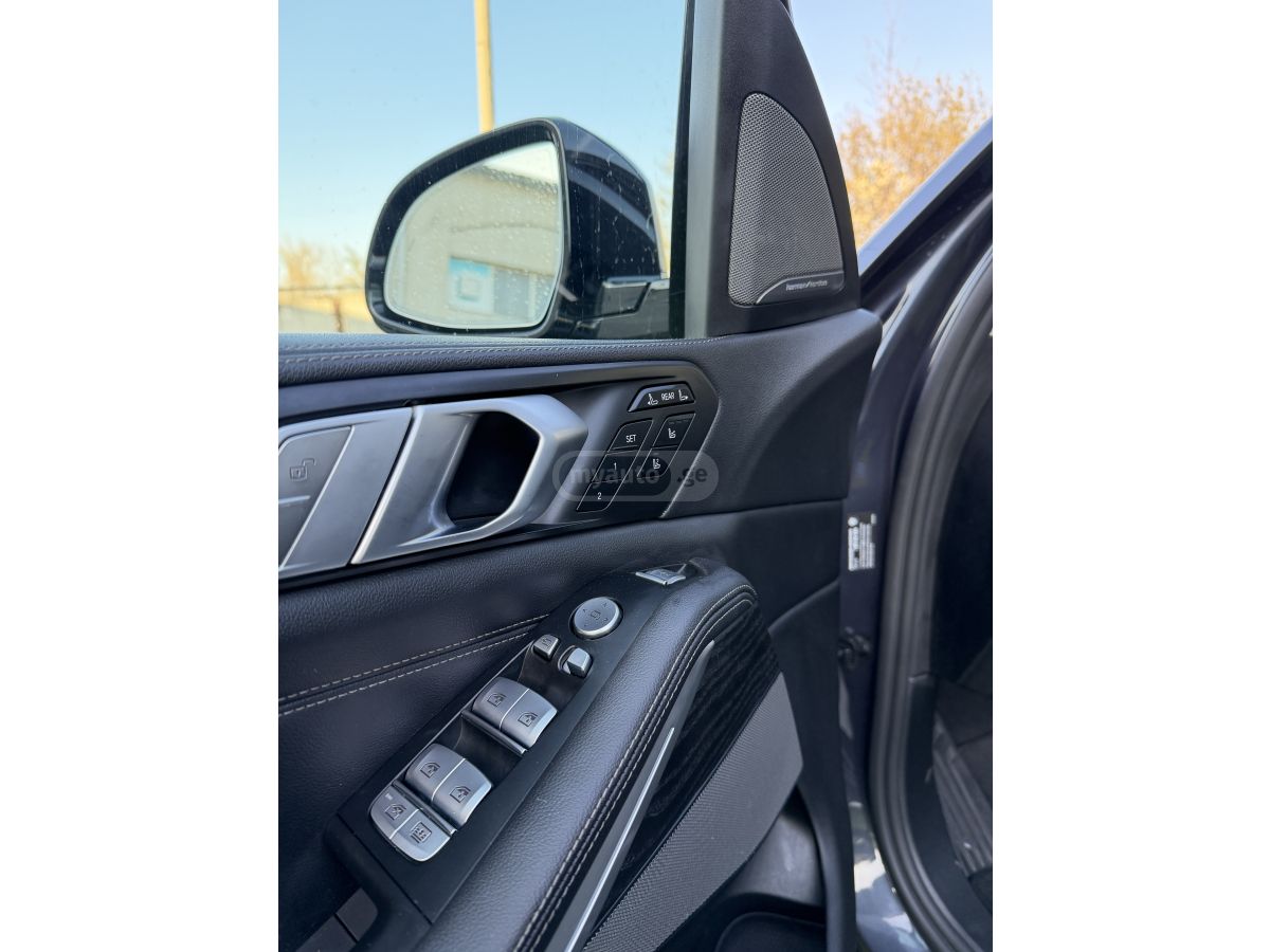 BMW X7 - фото 11