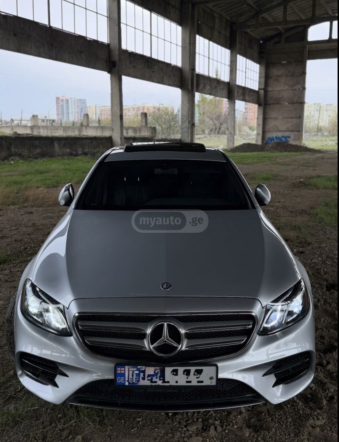 Mercedes-Benz E 300 - фото 1