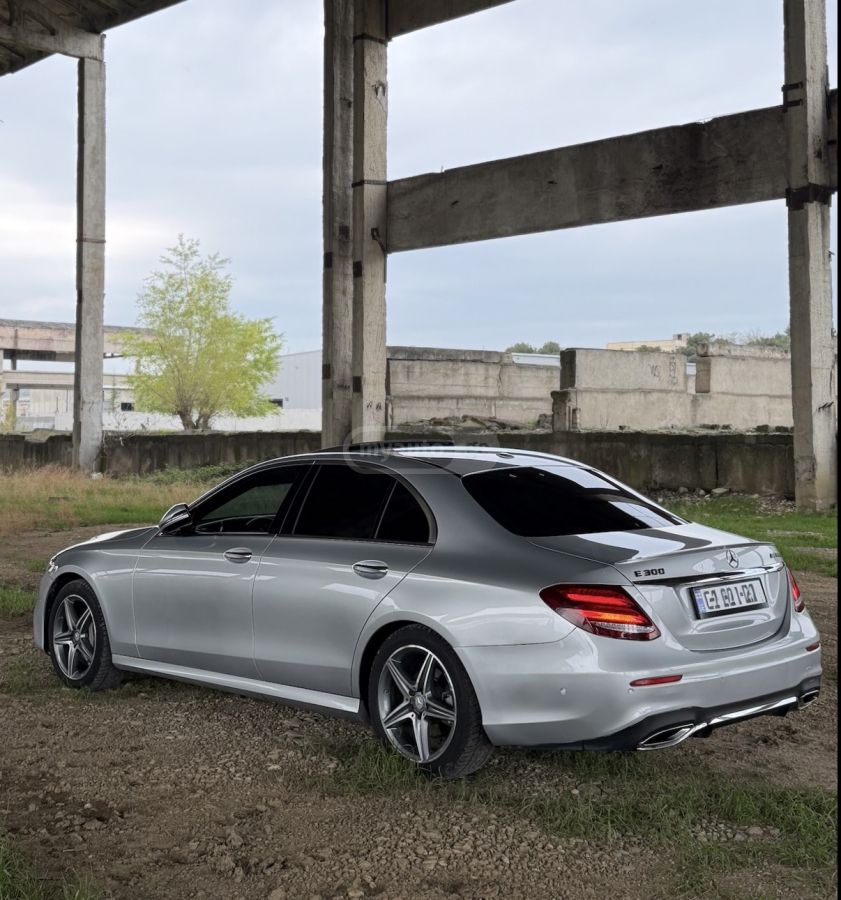 Mercedes-Benz E 300 - фото 3