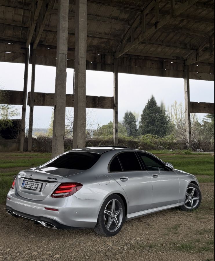 Mercedes-Benz E 300 - фото 6