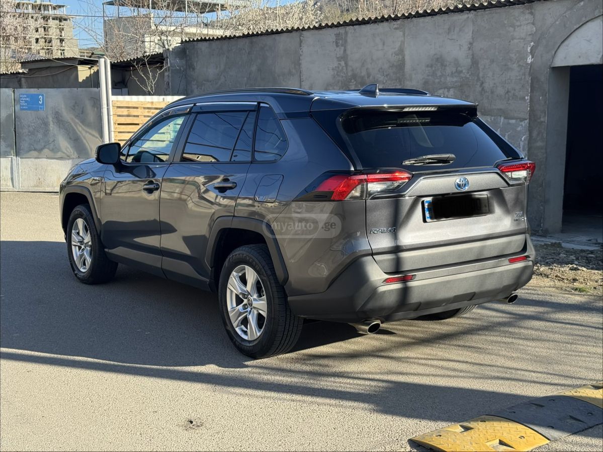 Toyota RAV 4 - фото 4