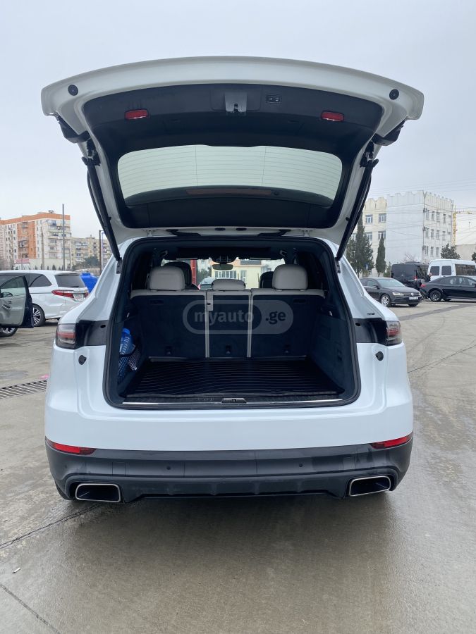 Porsche Cayenne 2023 — миниатюра 6