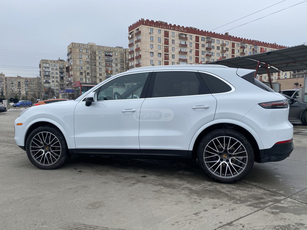 Porsche Cayenne 2023 — миниатюра 9