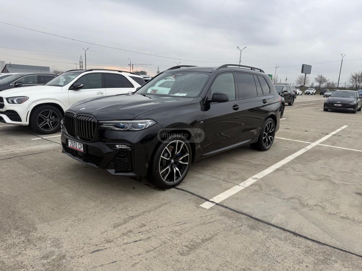 BMW X7 - фото 1