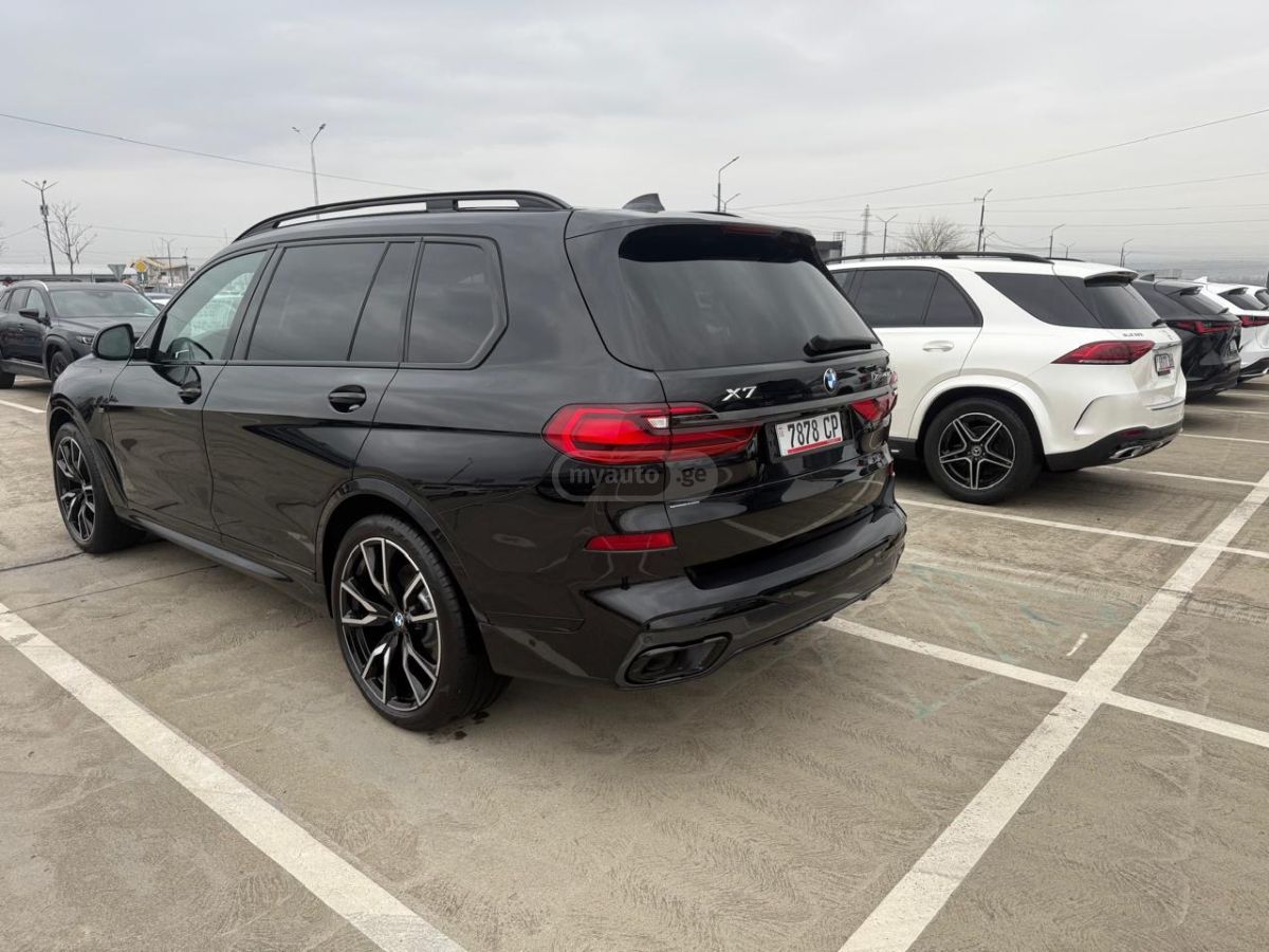 BMW X7 - фото 11