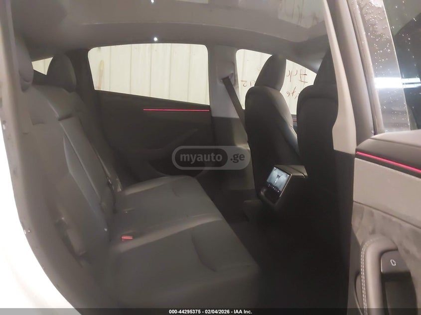 Tesla Model Y 2026 — миниатюра 11