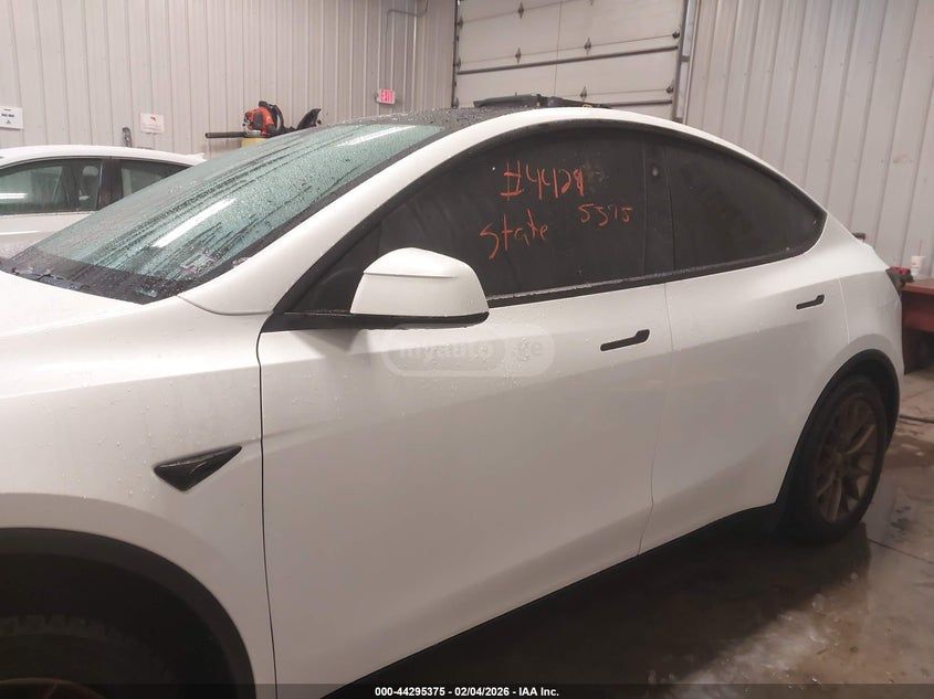 Tesla Model Y 2026 — миниатюра 4