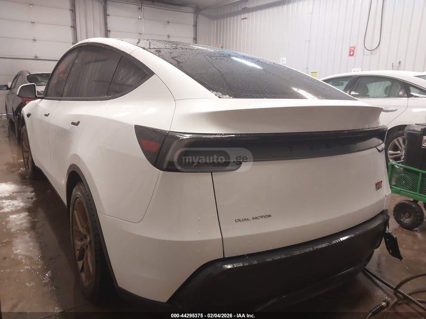Tesla Model Y 2026 — миниатюра 7