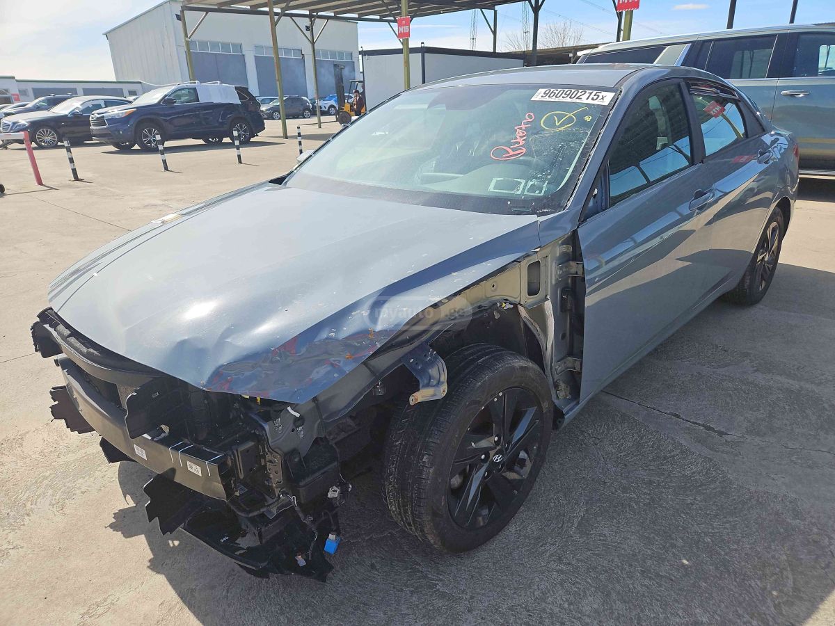 Hyundai Elantra - фото 1