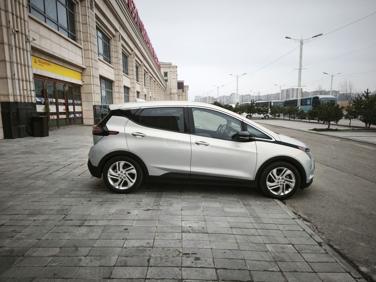 Chevrolet Bolt EV - фото 11