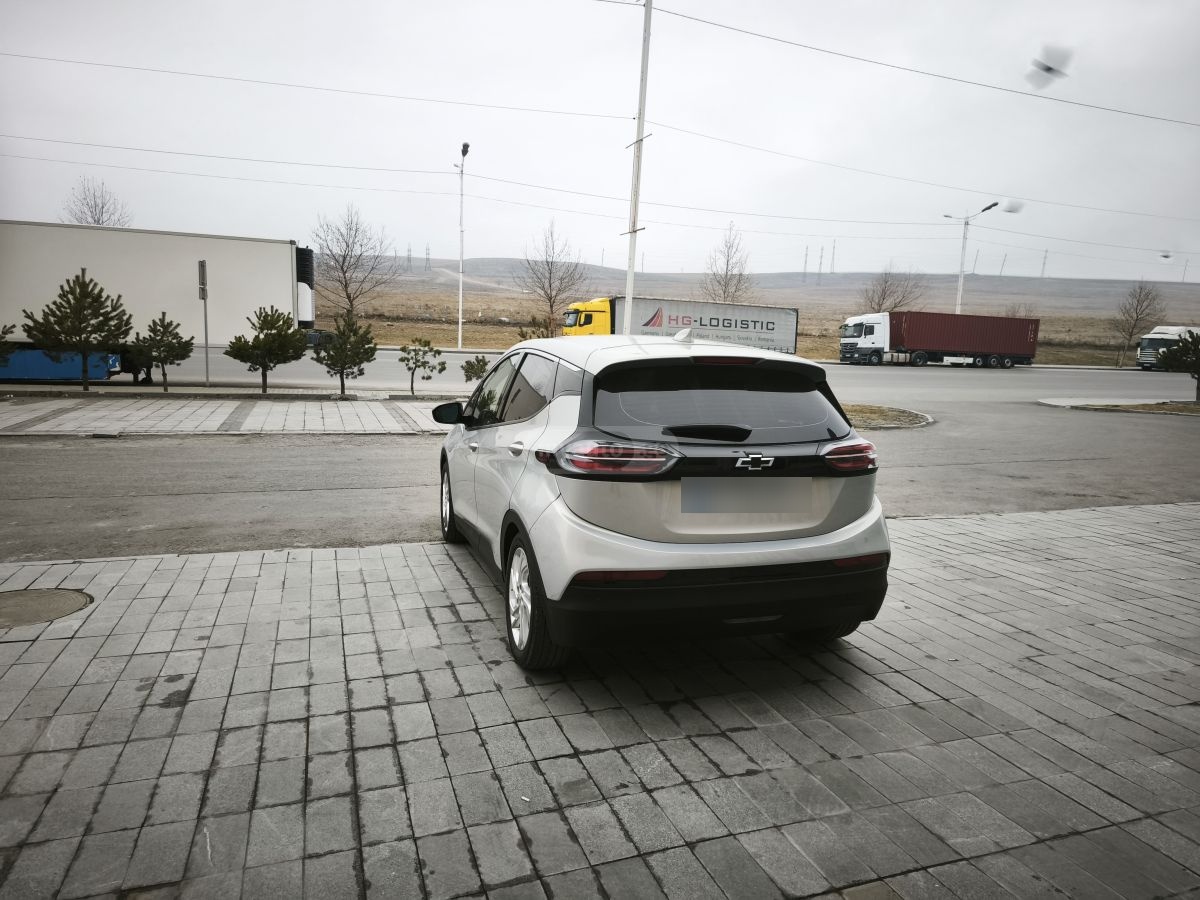 Chevrolet Bolt EV - фото 7